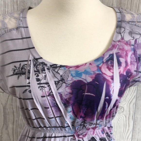 DECREE Gray Lace Floral Top Size Medium - Picture 3 of 7